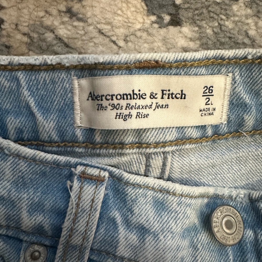 Abercrombie & Fitch Light Blue 90’s relaxed High Rise Jeans